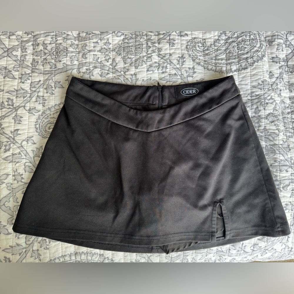 Cider black mini skort